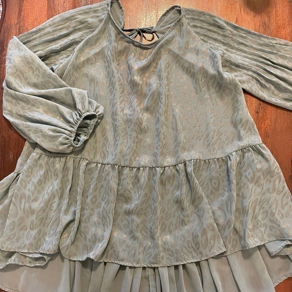 Women's Oversized Flare Top Bell Sleeves - Picture 7 of 9